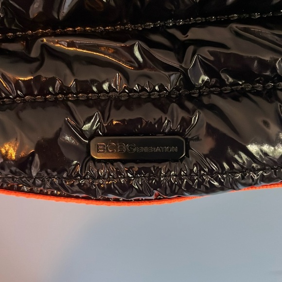 BCBGENERATION BLACK PUFFER CROSSBODY BAG WITH LINK CHAIN - Picture 13 of 16